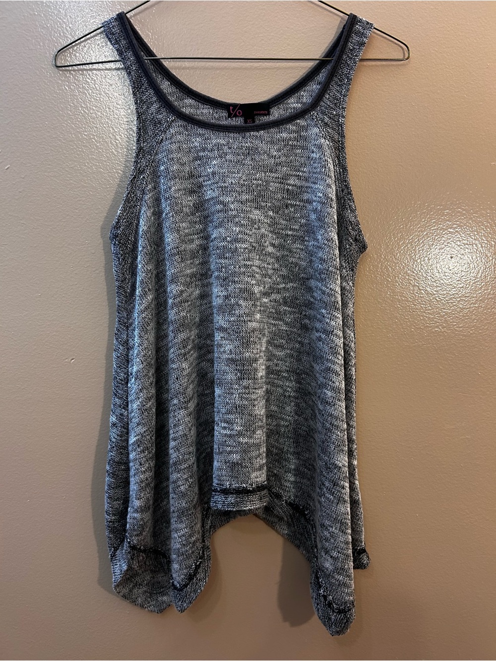 t/o Black and Gray Heather Swing Tank